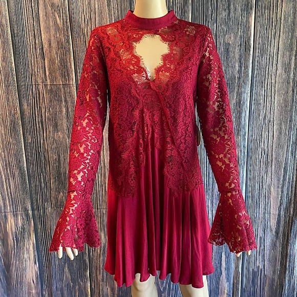 Urban Outfitters Dresses & Skirts - Urban Outfitters Kids the Sky Medium NWT red lace belle sleeve boho flowy dress